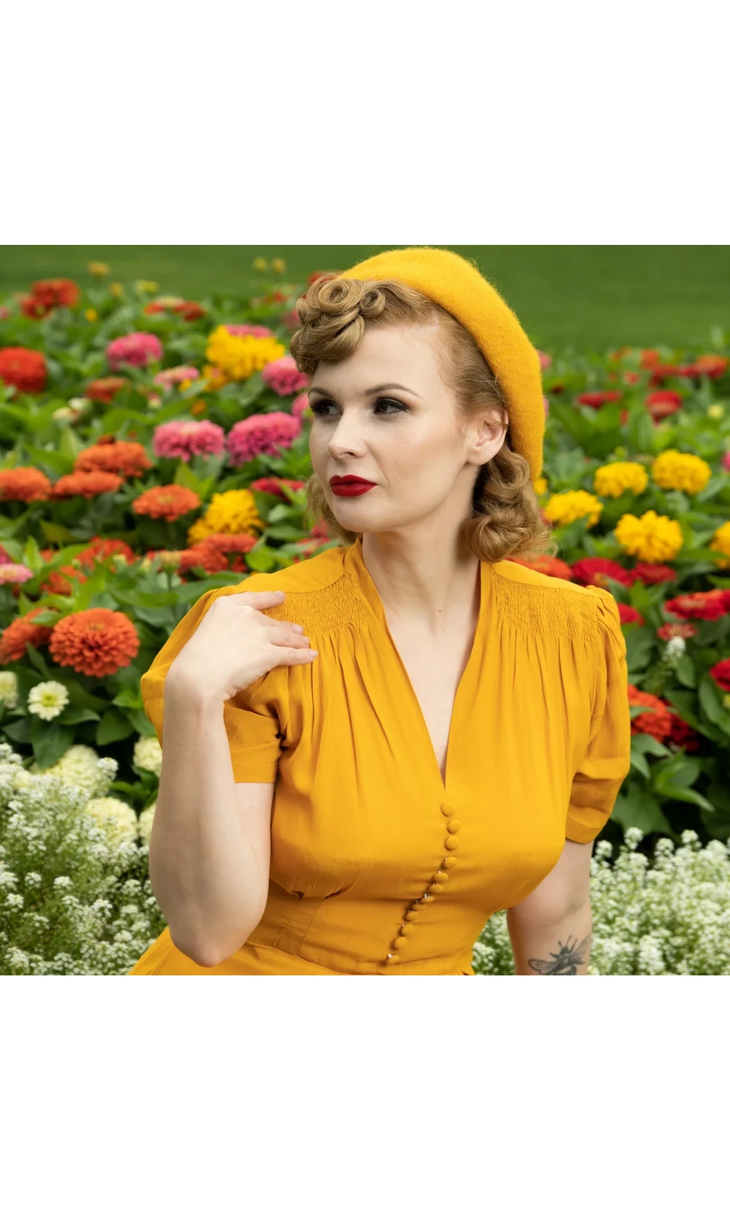 Robe Mabel Waterfall couleur moutarde